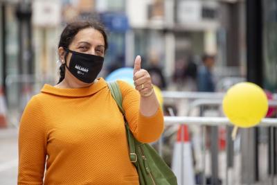 Councillor Jasbir Jaspal, Cabinet Member for Public Health and Wellbeing, wearing her face covering