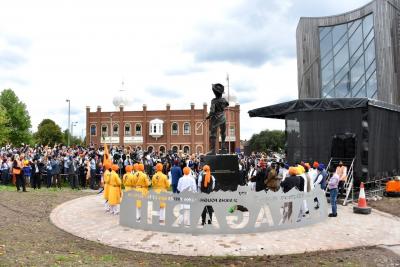 Huge crowd watches the unveiling of the Saragarhi Monument