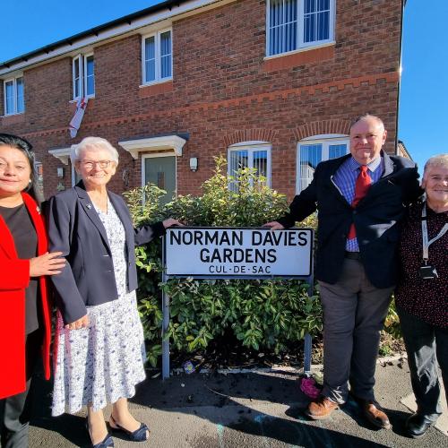 Norman Davies Gardens in Bilston is officially unveiled by L-R: Councillor Rashpal Kaur, Bilston East ward councillor; Mary Davies, Norman’s wife; Councillor Stephen Simkins, Deputy Leader and Bilston East ward councillor and Councillor Jill Wildman, Bilston East ward councillor